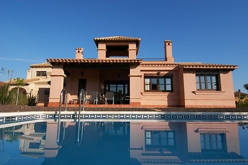 LUXURY VILLA WITH PRIVATE POOL