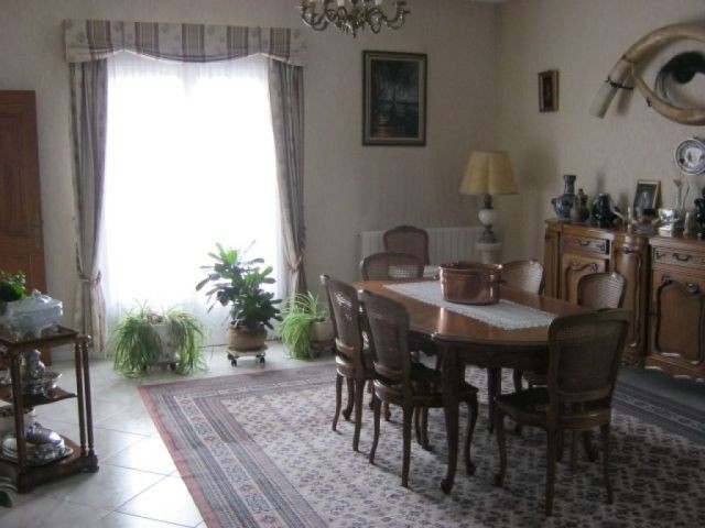 Very spacious atypical 4 bedroom house.. - 2
