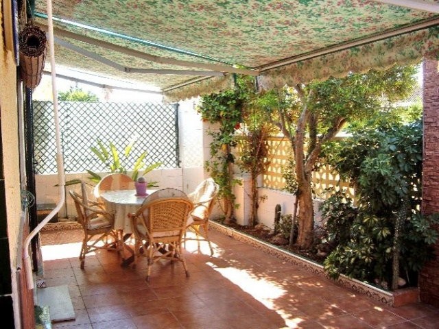 2 Bed Bungalow with Communal pool, Los..