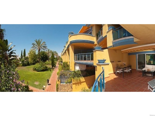 APARTMENT FOR SALE IN BAHIA DE MARBELLA - 2