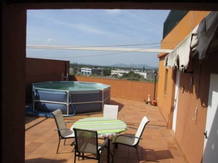 GROUND FLOOR APARTMENT WITH LARGE..