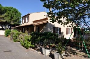 A Quality Villa with Stunning Pool - 2