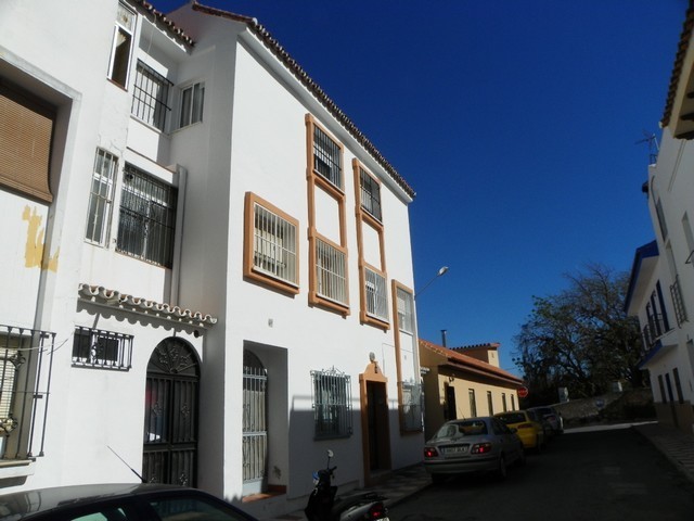 4 Bed Apartment for sale in Alhaurin El..