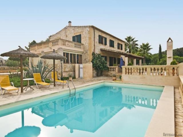 Beautiful country house with a lot of..