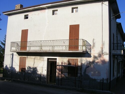 Habitable house in a fantastic location. - 2