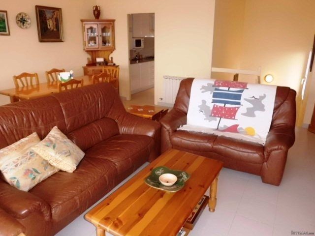4 Bedrooms - Semi Detached House -.. - 2