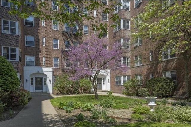2 bedroom Co-op For Sale: Bronxville..