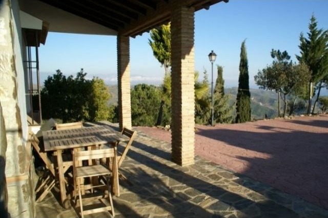 Country Houses for Sale in Moclinejo..