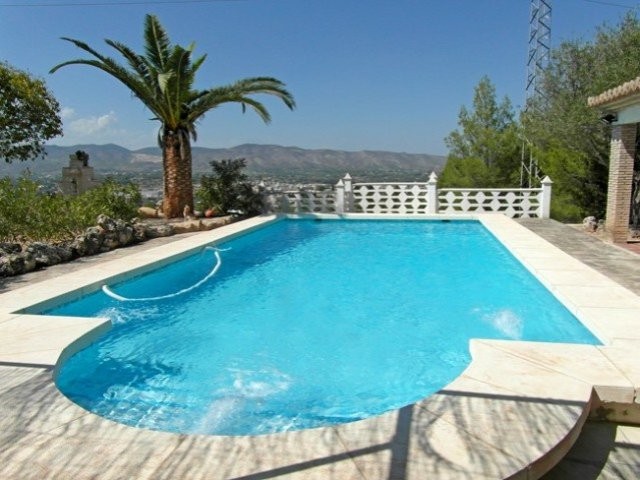 Amazing 5 bed Villa with Pool near..