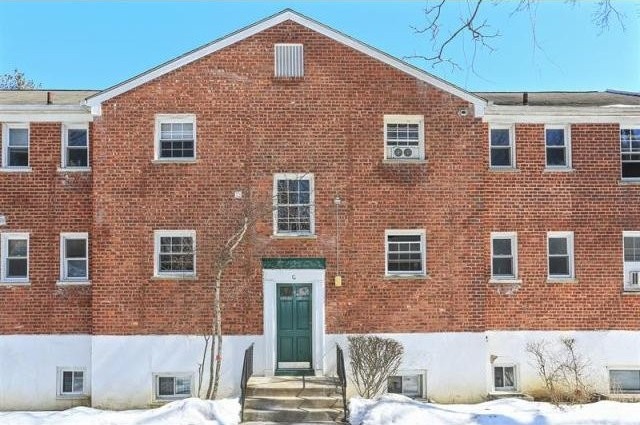 3 bedroom Co-op For Sale: Hartsdale..