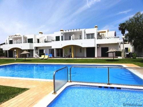 Poolside 2 bed apartment Vilamoura,