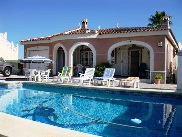 Fantastic spacious detached villa in..