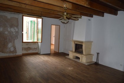 Great price for this habitable property.. - 2