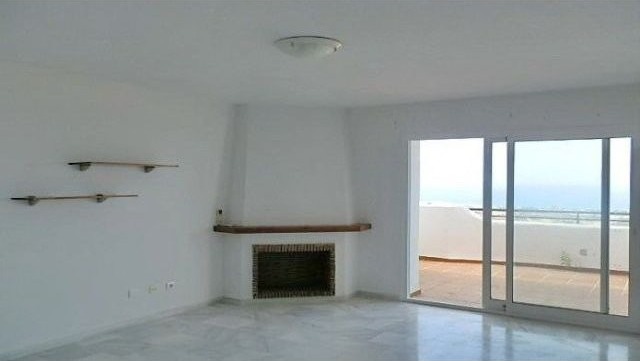 2 Bed Apartment for sale in Calahonda - 2