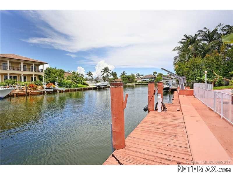 4 bedroom House For Sale: 13010 Miranda..
