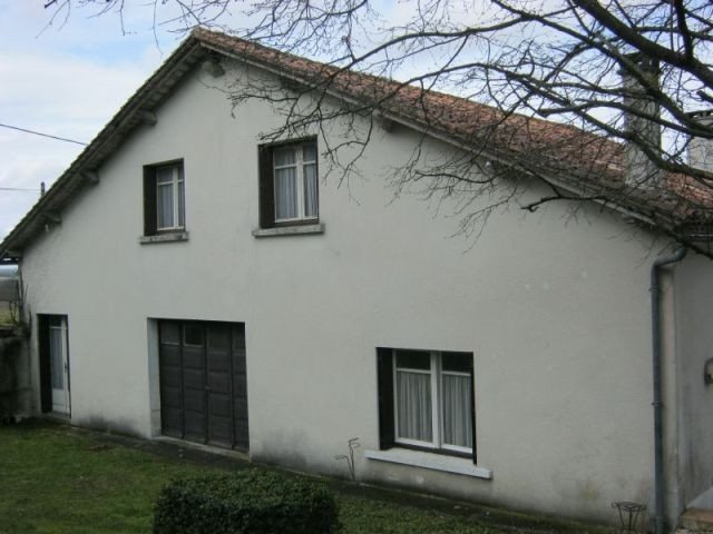 Potential: 3 beds old house - 2
