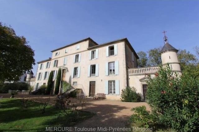 9 bedroom Castle For Sale: 11000..