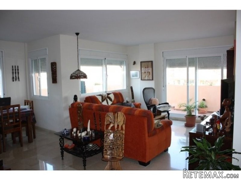 3 Bed Apartment for sale in Calahonda