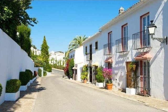 2 bedroom town house for sale