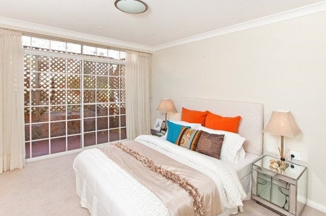 Lovely sun drenched 3 bedroom garden..