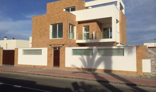 Mil Palmeras u 4 Beds, 3 Bath..