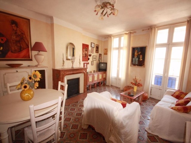 Full Of Character 3 Bed Apartment..