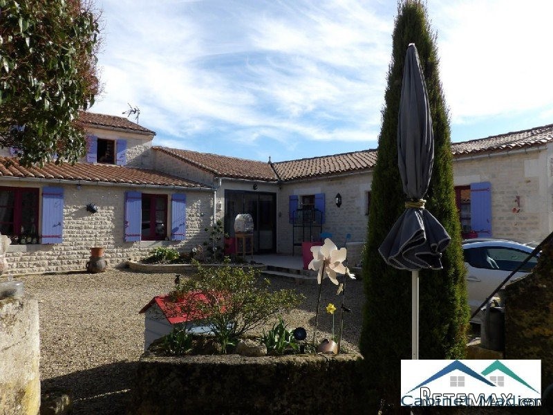 Character Stone House With Garden..