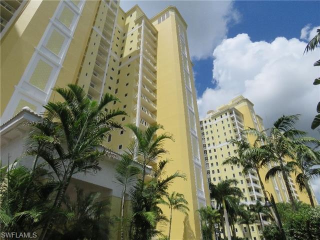 3 bedroom Condominium For Sale: Estero..