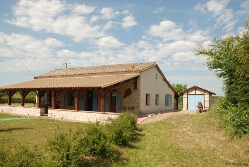 A superbly renovated farmhouse with..