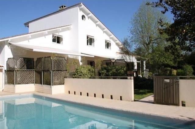 6 bedroom Town House For Sale: 33000..