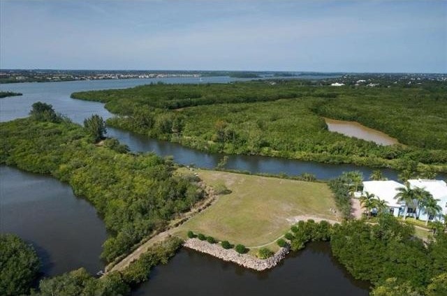 Land For Sale: 325 ESTUARY DR, VERO.. - 2