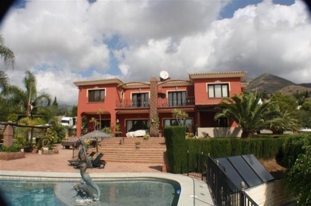 Villa - AN AMAZING LUXURIOUS 7 BEDROOM..