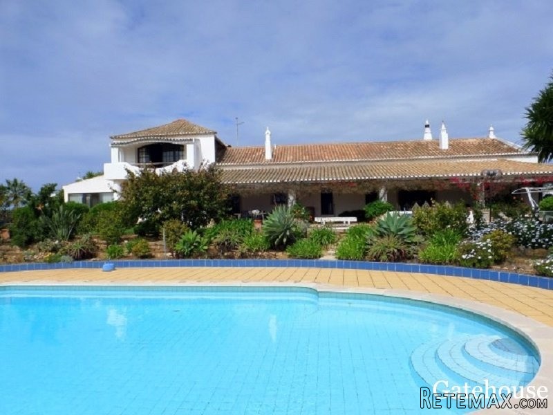 4 Bed Farmhouse + 4 Bed Villa + 1 Bed..