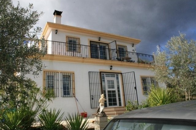 Villa - A lovely finca located between..