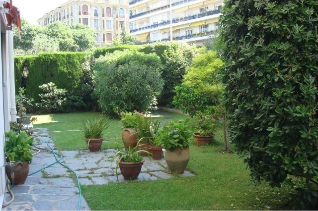 Luxurious one bed with lovely garden - 2