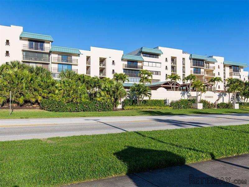 2 bedroom Flat For Sale: 4800 Highway.. - 2