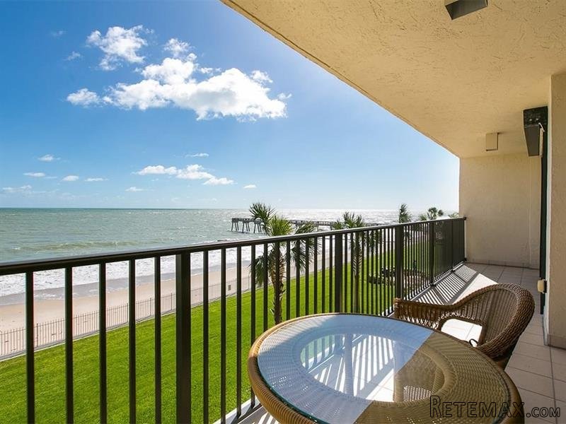 2 bedroom Flat For Sale: 4800 Highway..