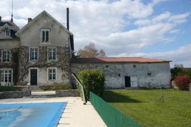 12 bedroom Manor House For Sale: 79200.. - 2