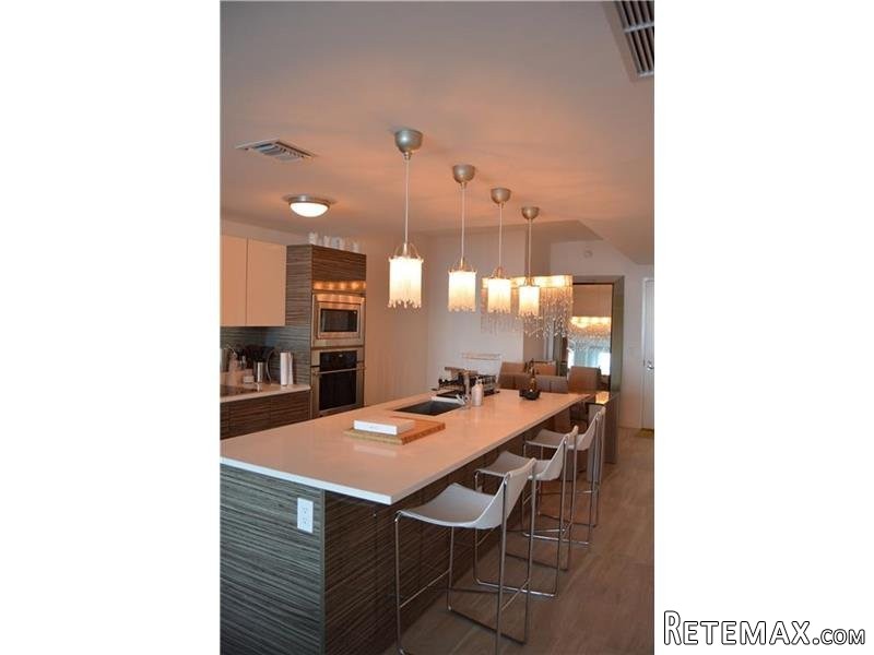 2 bedroom Flat For Sale: 460 NE 28 #.. - 2