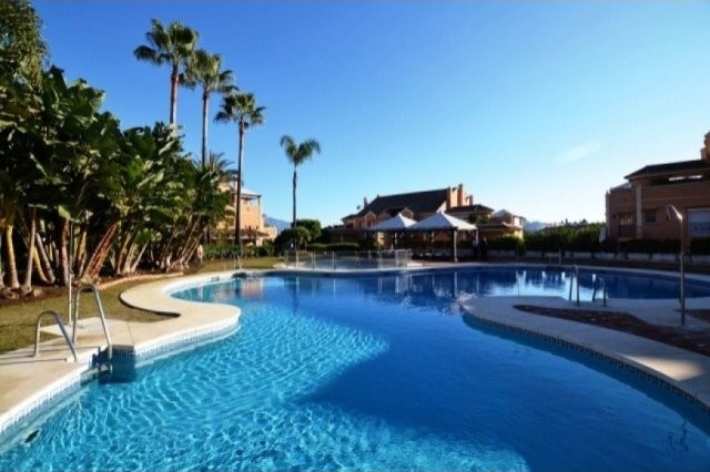 Apartment for sale in Nueva Andalucia..