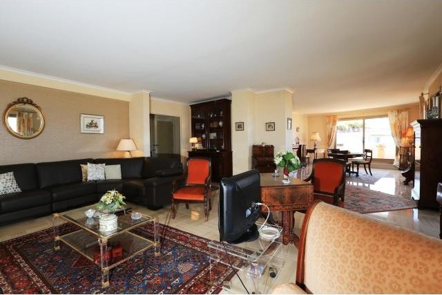 Splendid three bedroom with swimming..