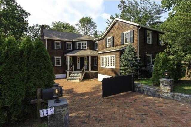 4 bedroom Residence For Sale: Rye, New..