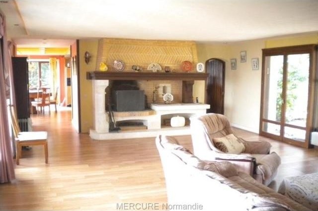 6 bedroom House For Sale: 76270.. - 2