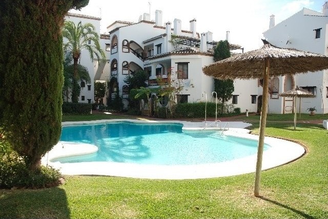 2 Bed Apartment for sale in Calahonda - 2