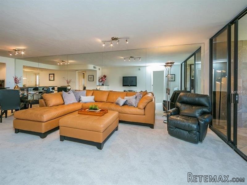 2 bedroom Town House For Sale: 5770.. - 2