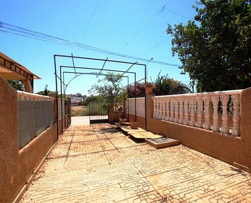 SLASHED BY 48% HOUSE 800 METRES FROM.. - 2