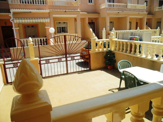 3 Bedrooms, 2 bathrooms Townhouse in.. - 2