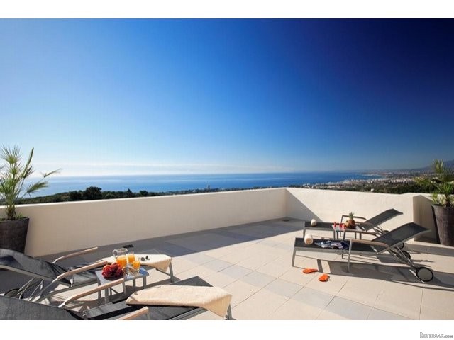 Penthouse for sale in Marbella East..