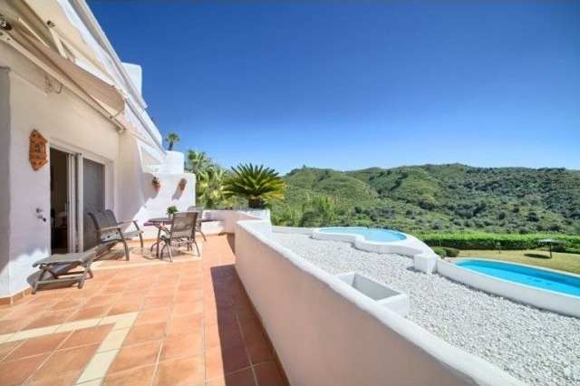 Beautiful Raised Ground Floor Apartment..