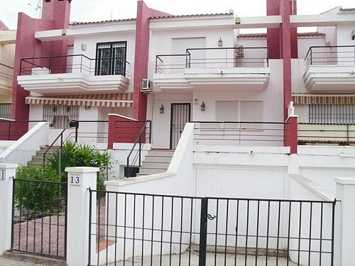 5 BEDROOM TERRACED VILLA